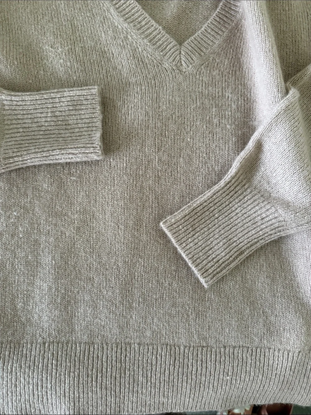 ALO Wool Cashmere New Class Oversized V-Neck Sweater, Chai Latte, size XS